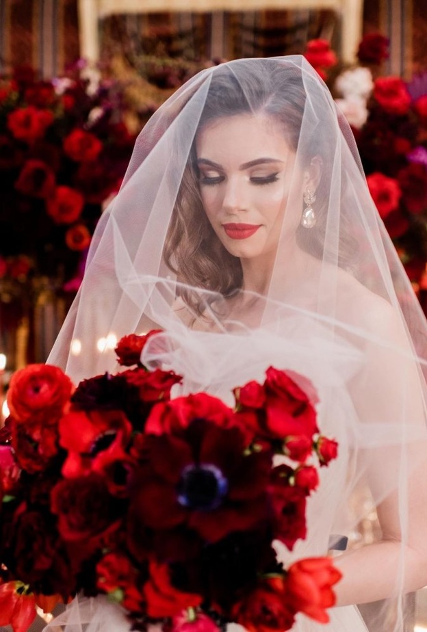 الورود الحمراء تزين حفل زفافك في يوم الحب