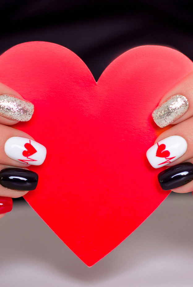 رسومات مناكير مميزة ليوم الحب