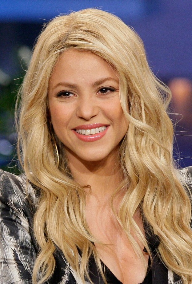  اجمل الوان صبغات شعر شقراء وذهبية بأسلوب شاكيرا