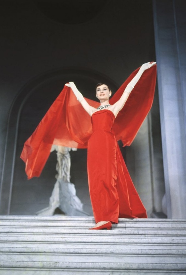 أودري هيبورن باطلالة قمّة في الرقي والأناقة في فيلم Funny Face