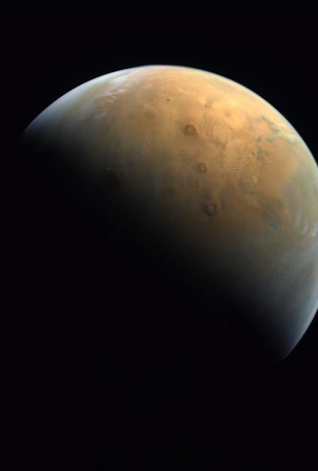 أول صورة للمريخ من مسبار الأمل