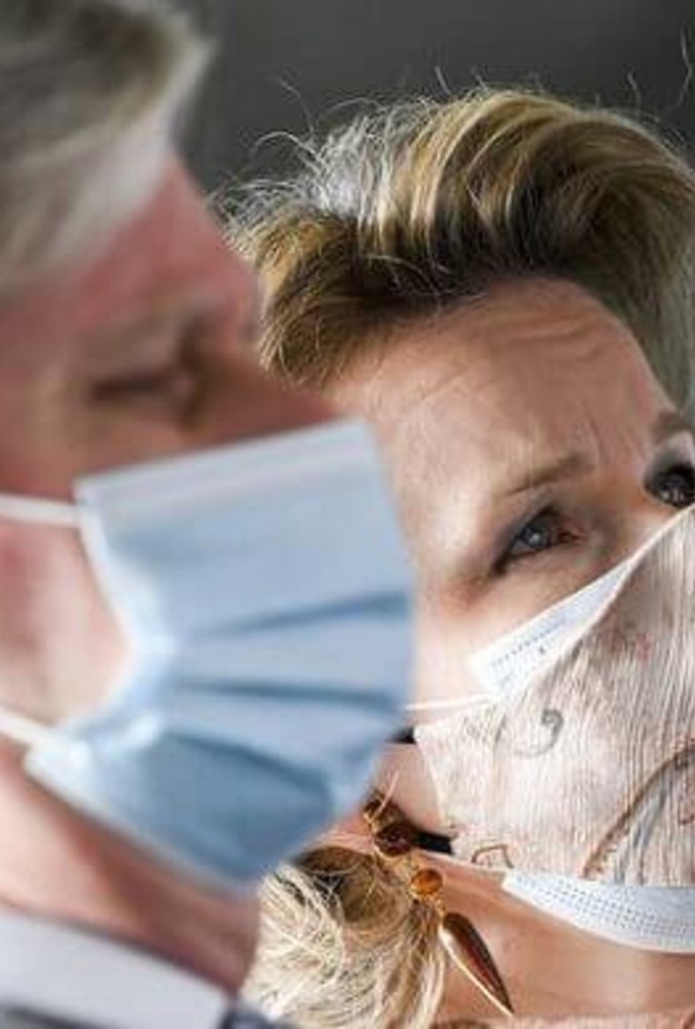 الملك فيليب والملكة ماتيلد يزوران مستشفى جان يبرمان