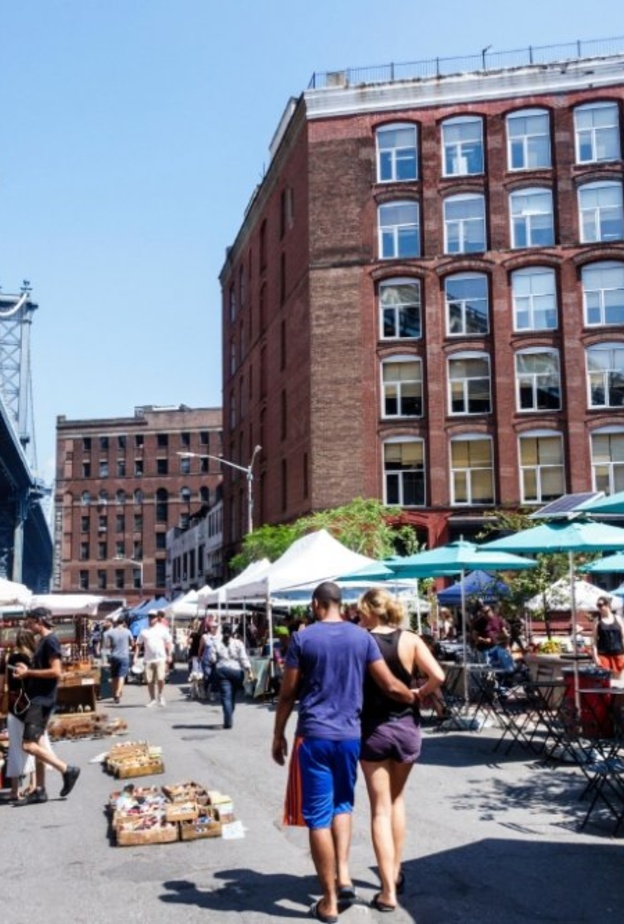 سوق نيويورك فلي من أجمل وجهات التسوق في نيويورك بواسطة brooklynflea
