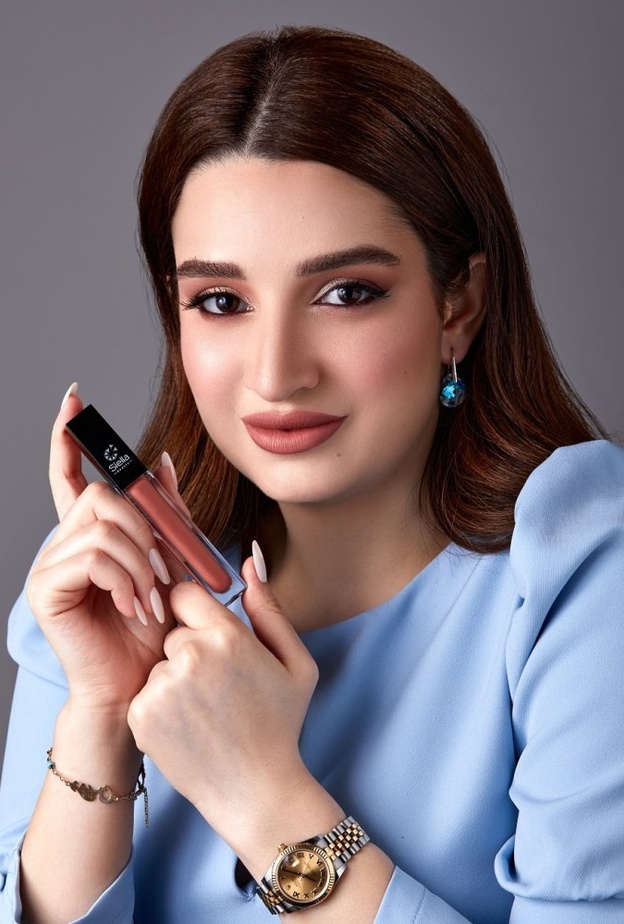 مؤسسة Siella Beauty سالي زين لـ هي: أنصح كل فتاة أن تكون على طبيعتها وأن تثق بجمالها الطبيعي