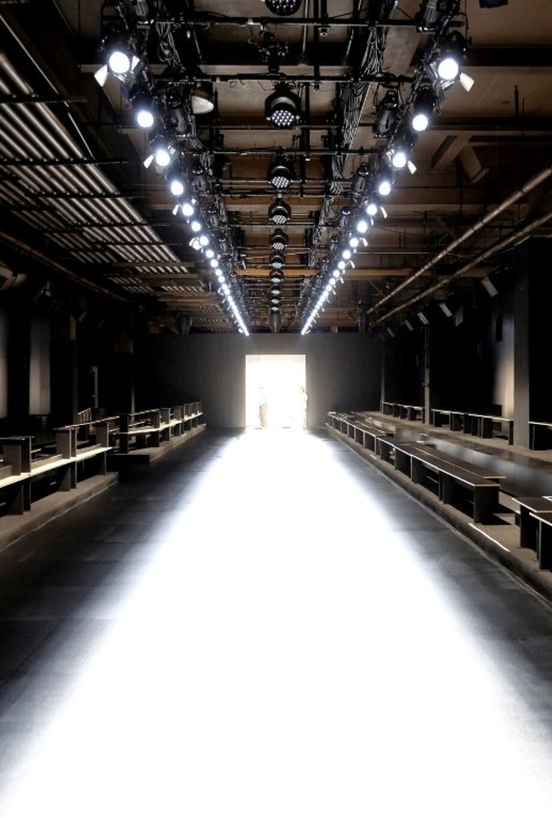 فيروس كورونا يفرض واقعاً جديداً على اسابيع الموضة التي لم تعد كما نعرفها