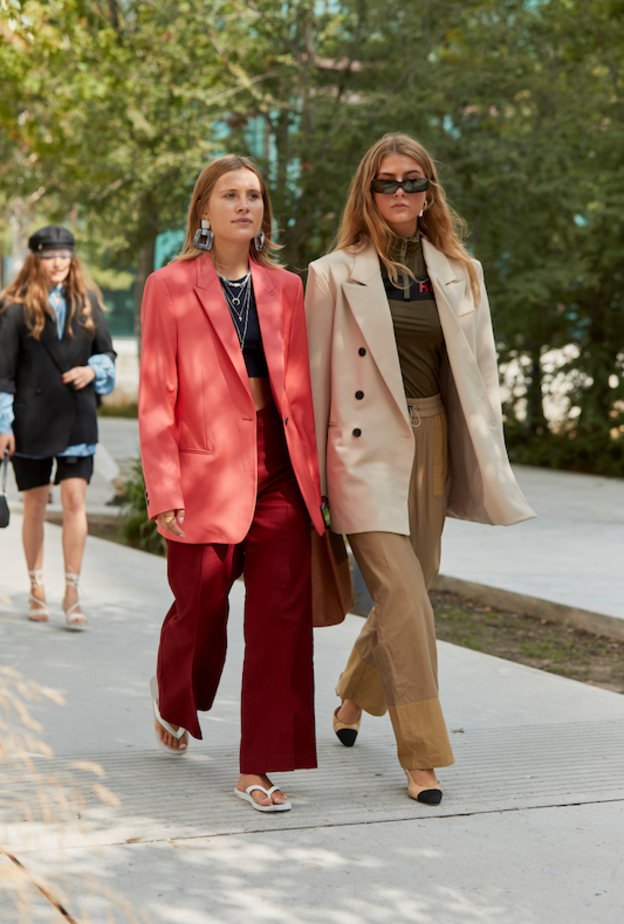 نسقي اطلالات ملفتة وشبابية في البليزر الاوفر سايز