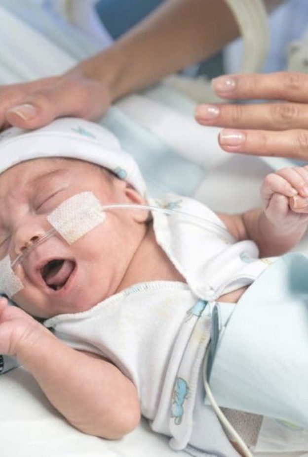 ما مدى خطورة الولادة المبكرة في الشهر الثامن