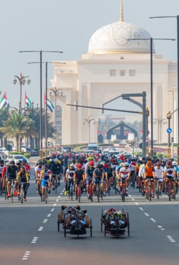 طواف "أبوظبي الجميلة" وجولة على المعالم السياحية الشهيرة