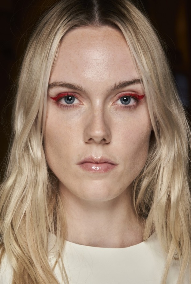 الآيلاينر الملون في عرض Salvatore Ferragamo