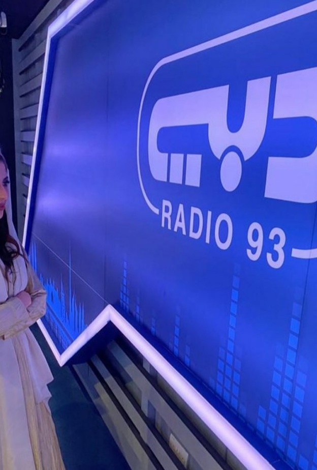 تعرفوا على عهد أفندي أول سعودية تعمل بإذاعة دبي 93