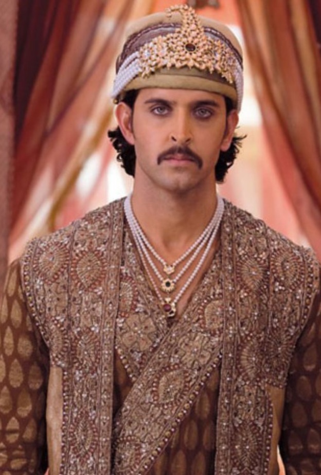 هريثيك روشان ينشر فيديو من فيلم جوادا أكبر