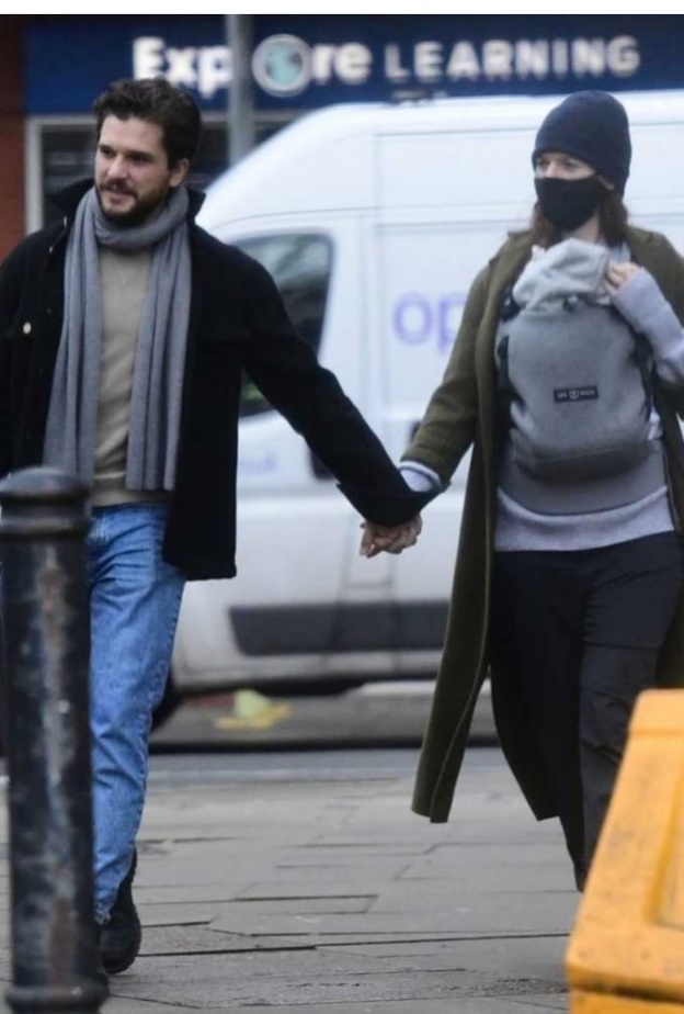 كيت هارينجتون و روز ليزلي