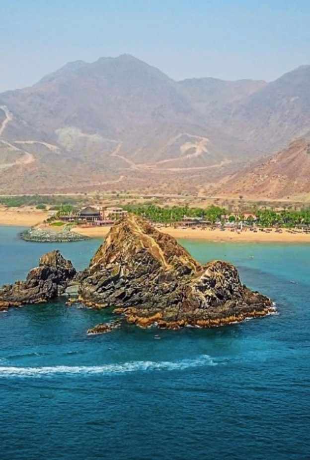 جزيرة سنوبي في إمارة الفجيرة