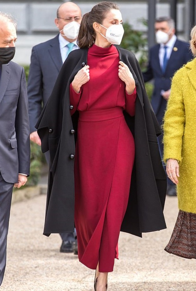 اطلالة ليتيزيا ملكة اسبانيا باحدث التصاميم الشتوية الانيقة والملفتة