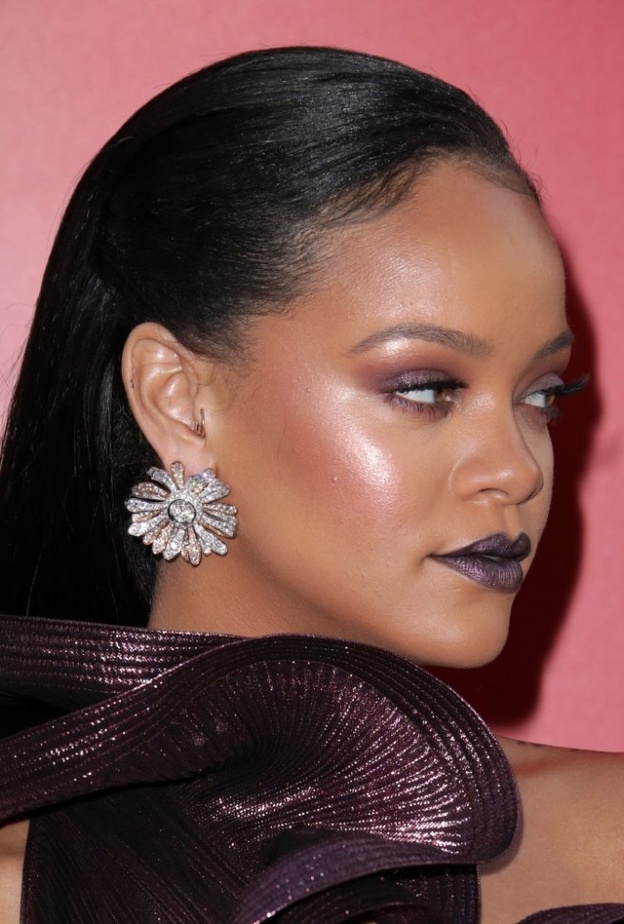  ريهانا ملكة إطلالات الجمال المثالية