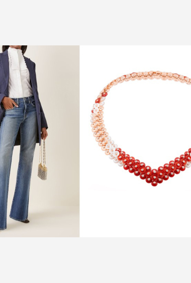 سلسال من Van Cleef & Arpels وسترة رسمية من Paco Rabanne