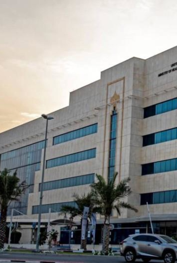 الإمارات تلزم المصابين بفيروس كورونا بالإبلاغ عن حالتهم