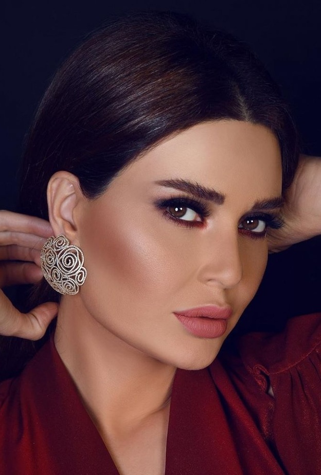  مكياج راقي بأسلوب سيرين عبد النور