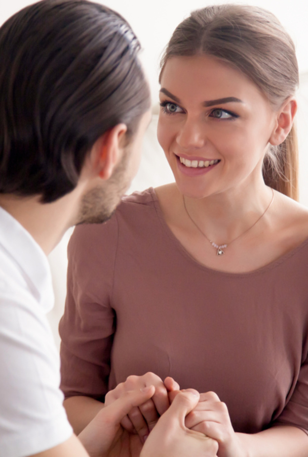  اسأليه عن كل ما يخطر ببالك في فترة الخطوبة