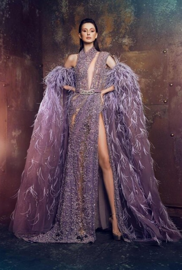  فساتين خطوبة بصيحة الريش باللون البنفسجي