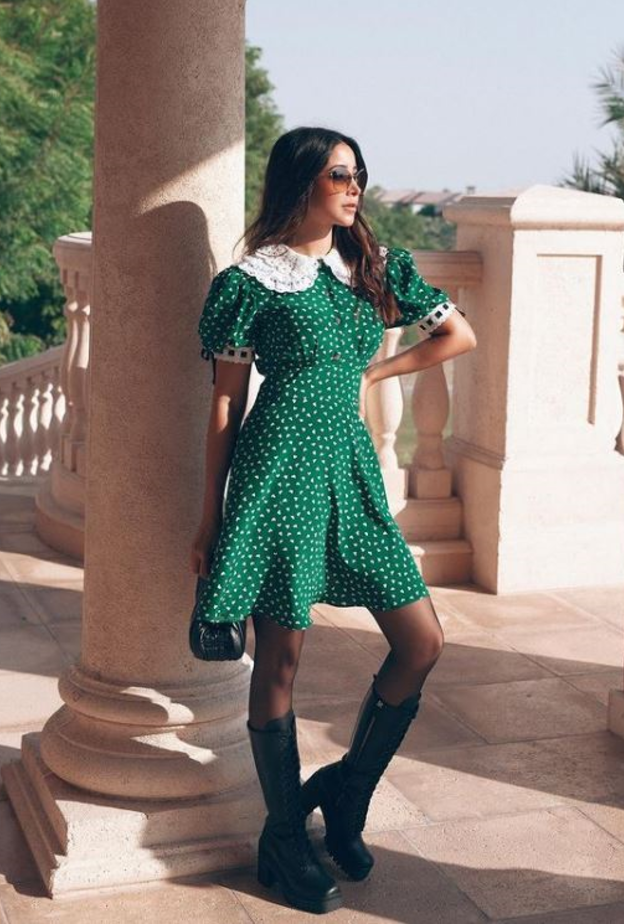 تألقت بفستان صيفيّ قصير اخضر بنقشة البولكا دوت من مجموعة Miu Miu لربيع وصيف 2021