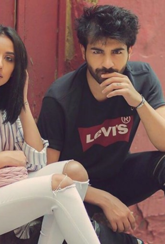  عقيل الرئيسي زوج فرح الهادي لا يرتدي خاتم الزواج