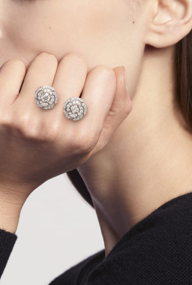 أجمل تصاميم الخواتم المزينة بالورود من الماركات العالمية المختلفة