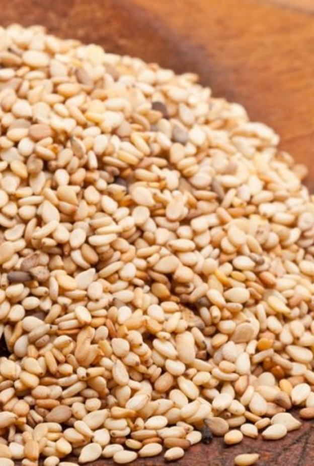  فوائد ذهبية لتناول السمسم على الريق