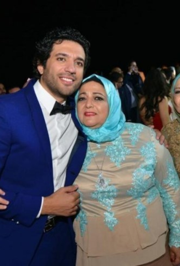 حسن الرداد ووالدته