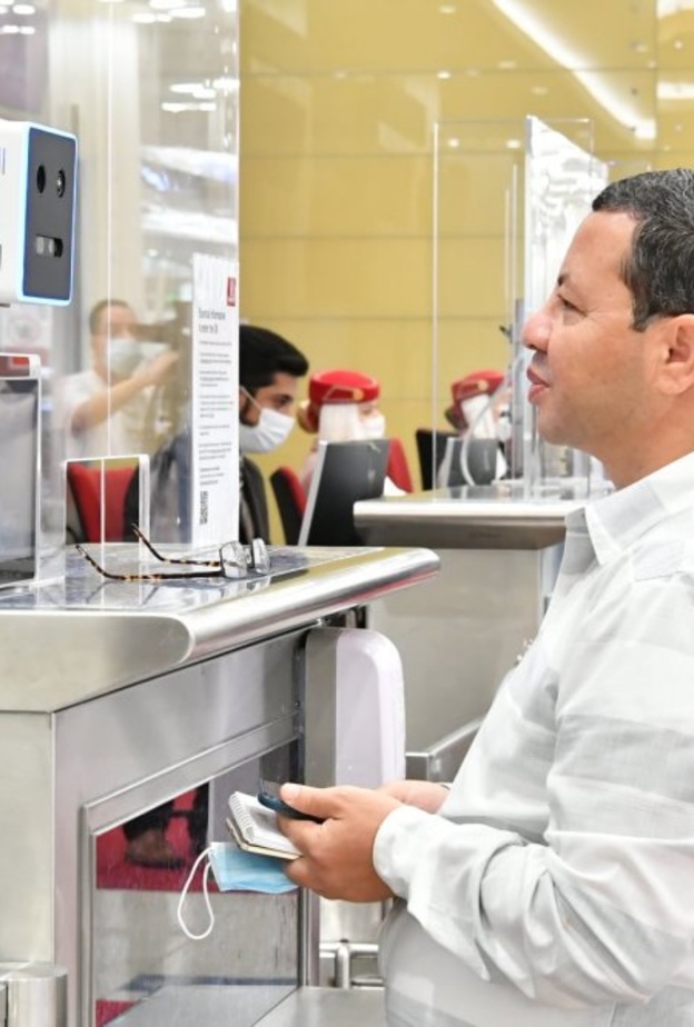 بوابات ذكية في مطارات دبي باستخدام بصمة العين مع الوجه
