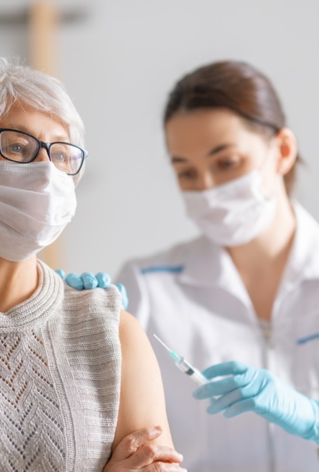 3 اطعمة يجب ان لا تأكلها قبل تلقي لقاح فيروس كورونا