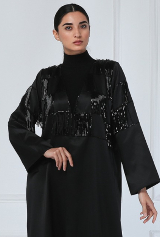 أناقة الأسود الكلاسيكي بأسلوب فاخر مع الأحجار البراقة من تصميم Bosheya collection