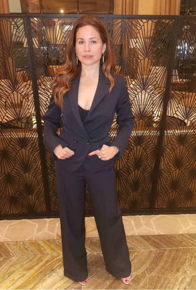 تألقت ريا أبي راشد بالبدلة الأنيقة من تصميم Maison Alaia