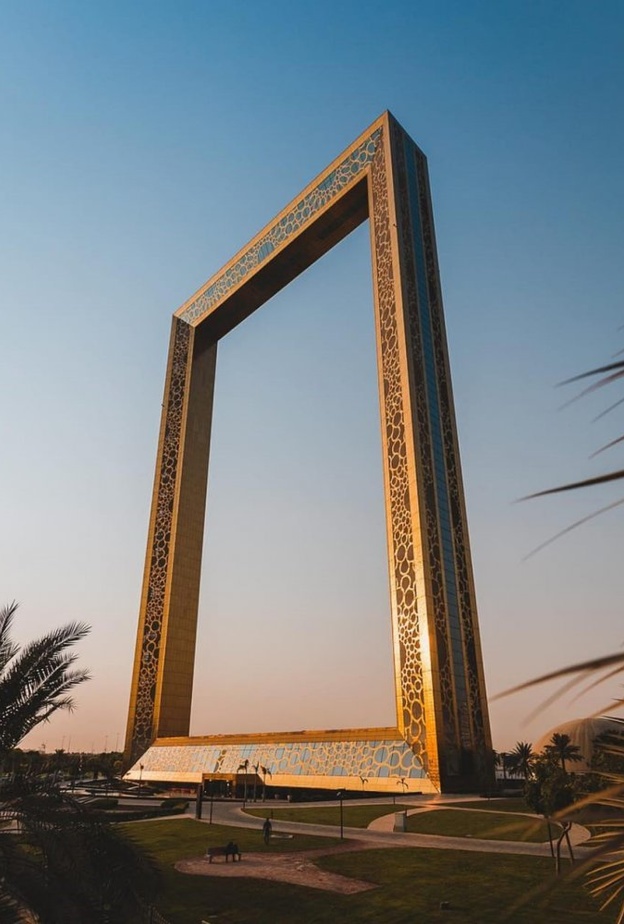 تصميم خلاب لبرواز دبي 