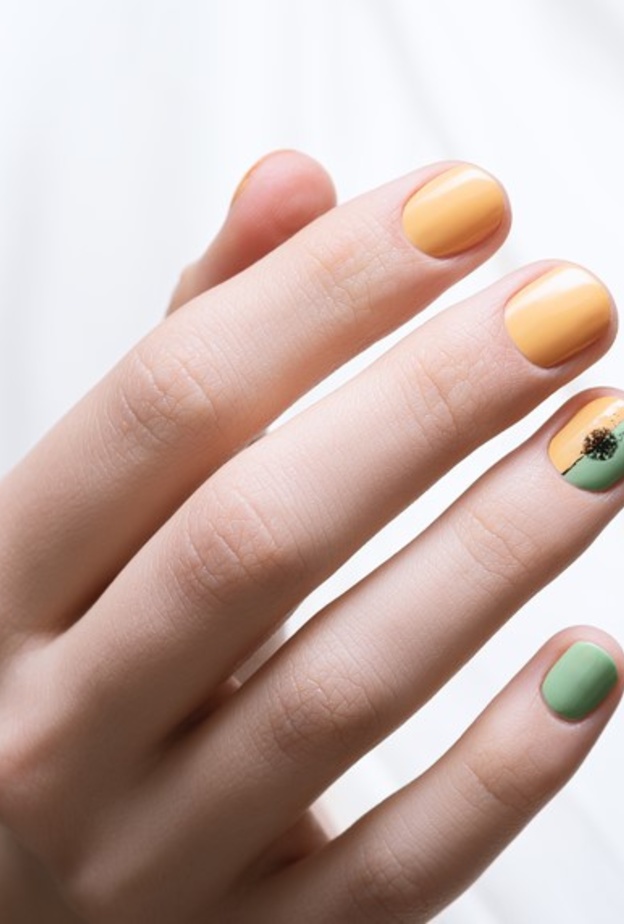  رسومات اظافر عصرية باللون الاصفر لربيع وصيف 2021