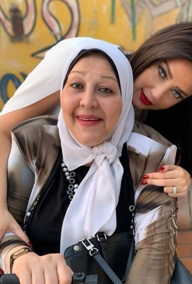 والدة رضوى الشربيني