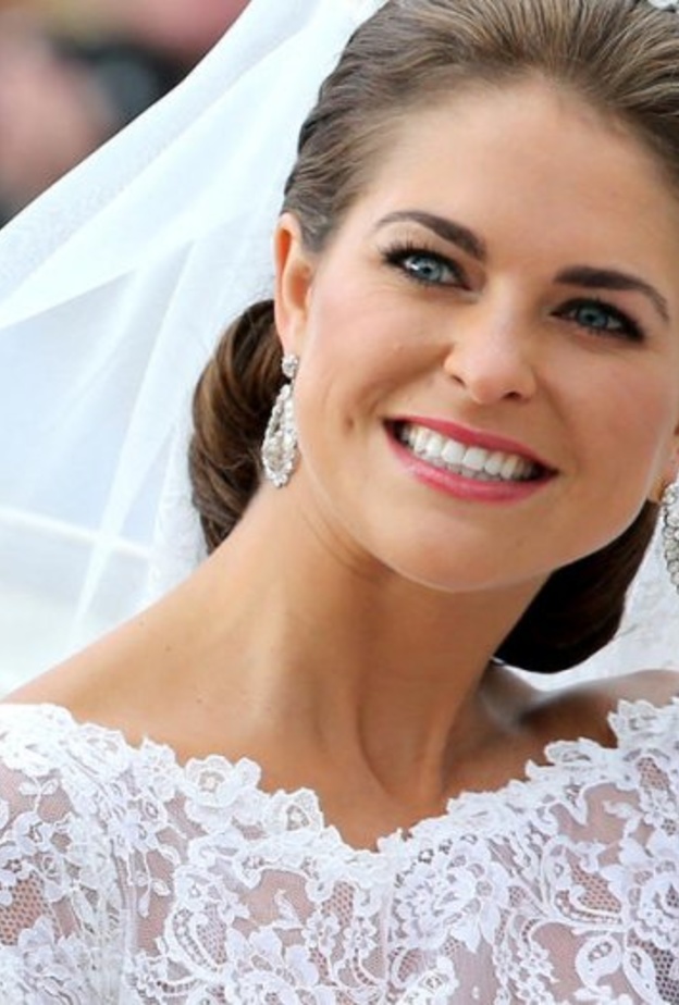 الأميرة مادلين ترتدي إسوارةThe Bernadotte Diamond Bracelet في حفل زفافها