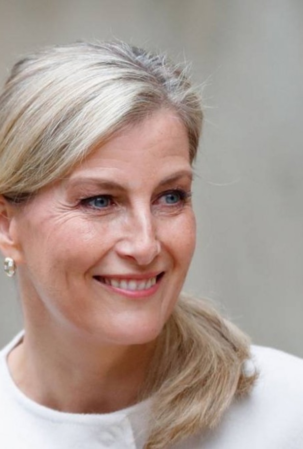 كونتيسة وسكس الراعية الملكية لكلية الأزياء في لندن