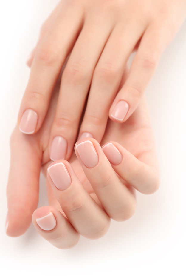 تقوية الاظافر الضعيفة في اسرع وقت قبل يوم المراة العالمي