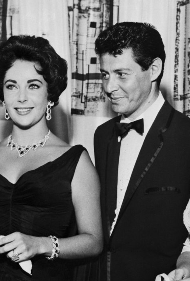  عشقت اليزابيث تايلور تلقي هدايا المجوهرات