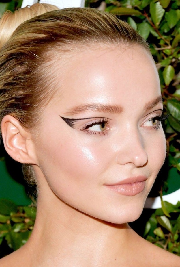 دوف كاميرون Dove Cameron