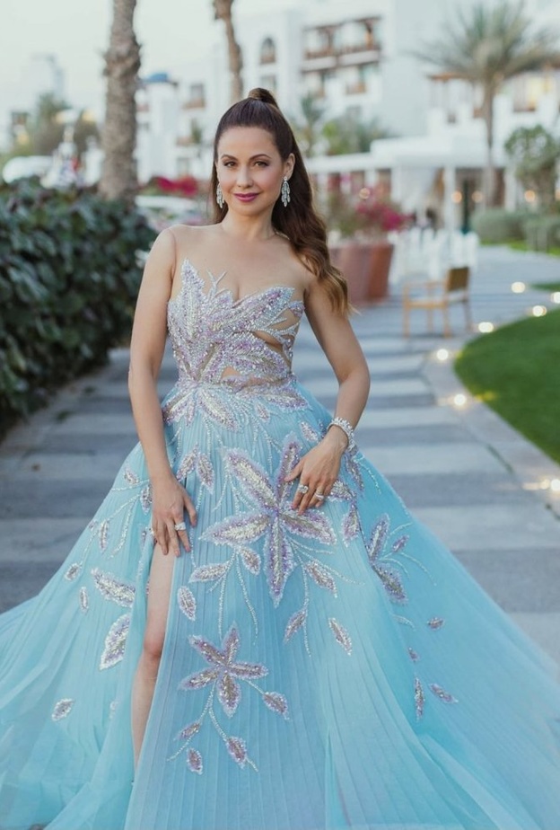 ريا أبي راشد تشارك بحفل غولدن غلوب 2021 لكن من دبي