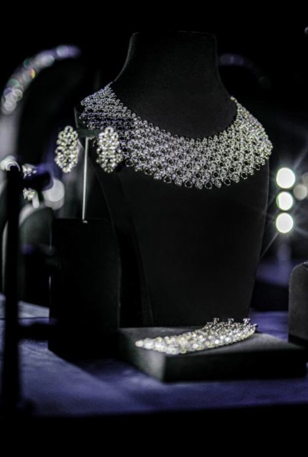 لويس فيتون تكشف النقاب عن حدث المجوهرات الراقية في دبي