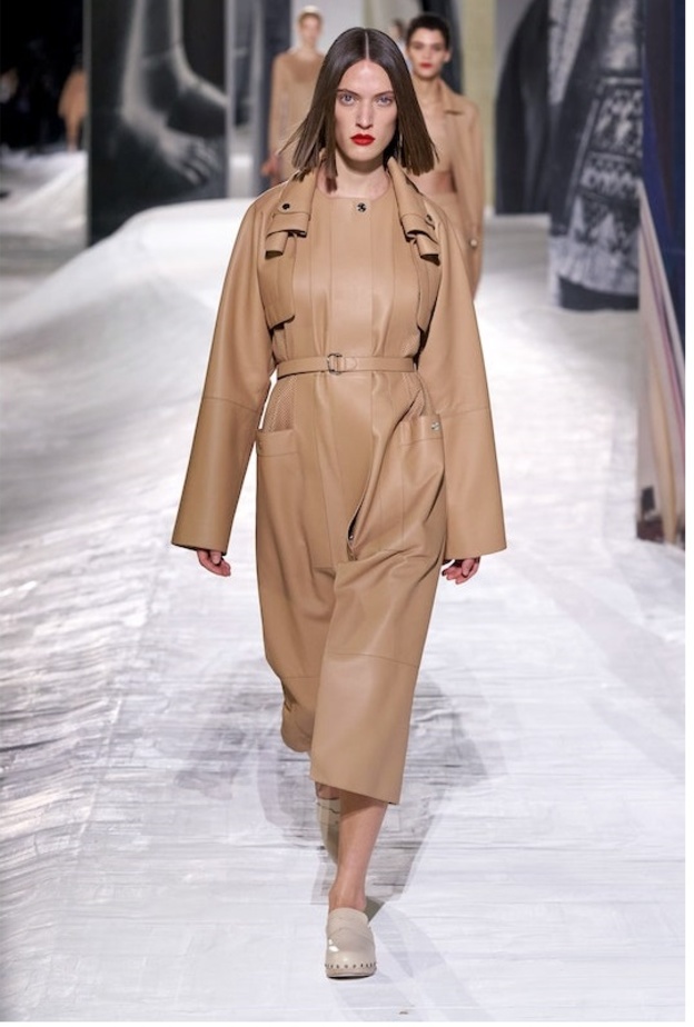  ترانشكوت باللون البيج من Alexandre Vauthier