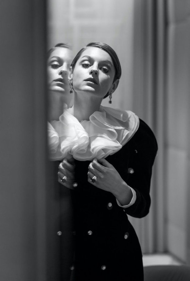 بدون سجادة حمراء.. كيف احتفل نجوم The Crown الفائزين بجوائز الجولدن جلوب؟