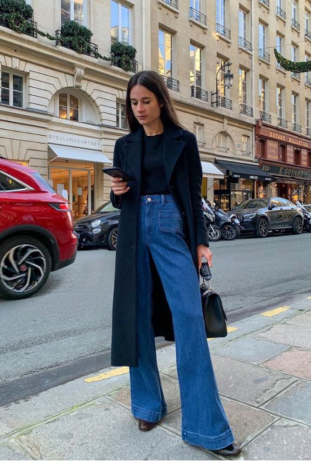 القصة التي تبدأ بالإتساع تحت الركبة وتتخذ شكل الجرس تخلق على الفور وهمًا بأرجل أطول