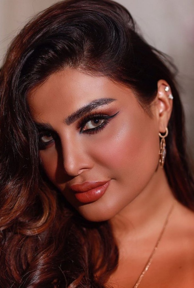 مكياج عيون أمل العوضي لمكياج ترابي