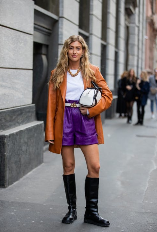 نسقي لوك شبابي في الجزمة العالية مع الشورت