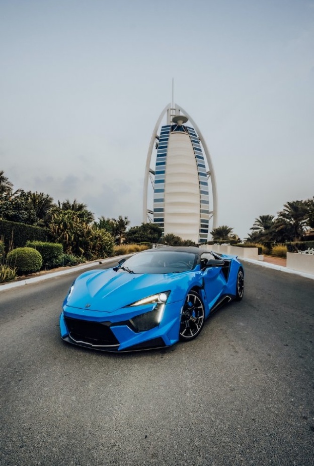 سيارة فينير سوبر سبورت الرياضية من شركة دبليو موتورز