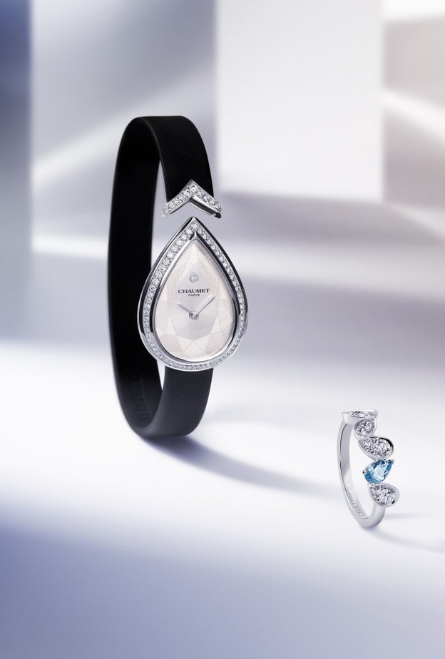  ساعة Joséphine Aigrette من Chaumet من الذهب الأبيض والألماس وسوار ساتان